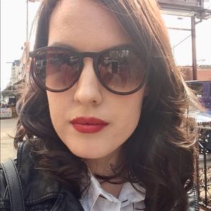 Meet your Posher, Taryn